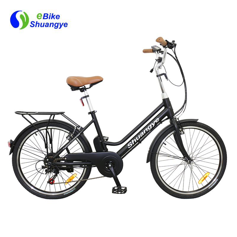 keluarga ekonomis menggunakan sepeda listrik city bike A3AL24