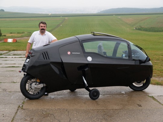 The MonoRacer 130E Fully Enclosed Motorcycle Aims to Redefine Personal Mobility - Blog - 1