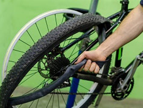 How to Fix Flat Bike Tire Without Tools in 4 Steps